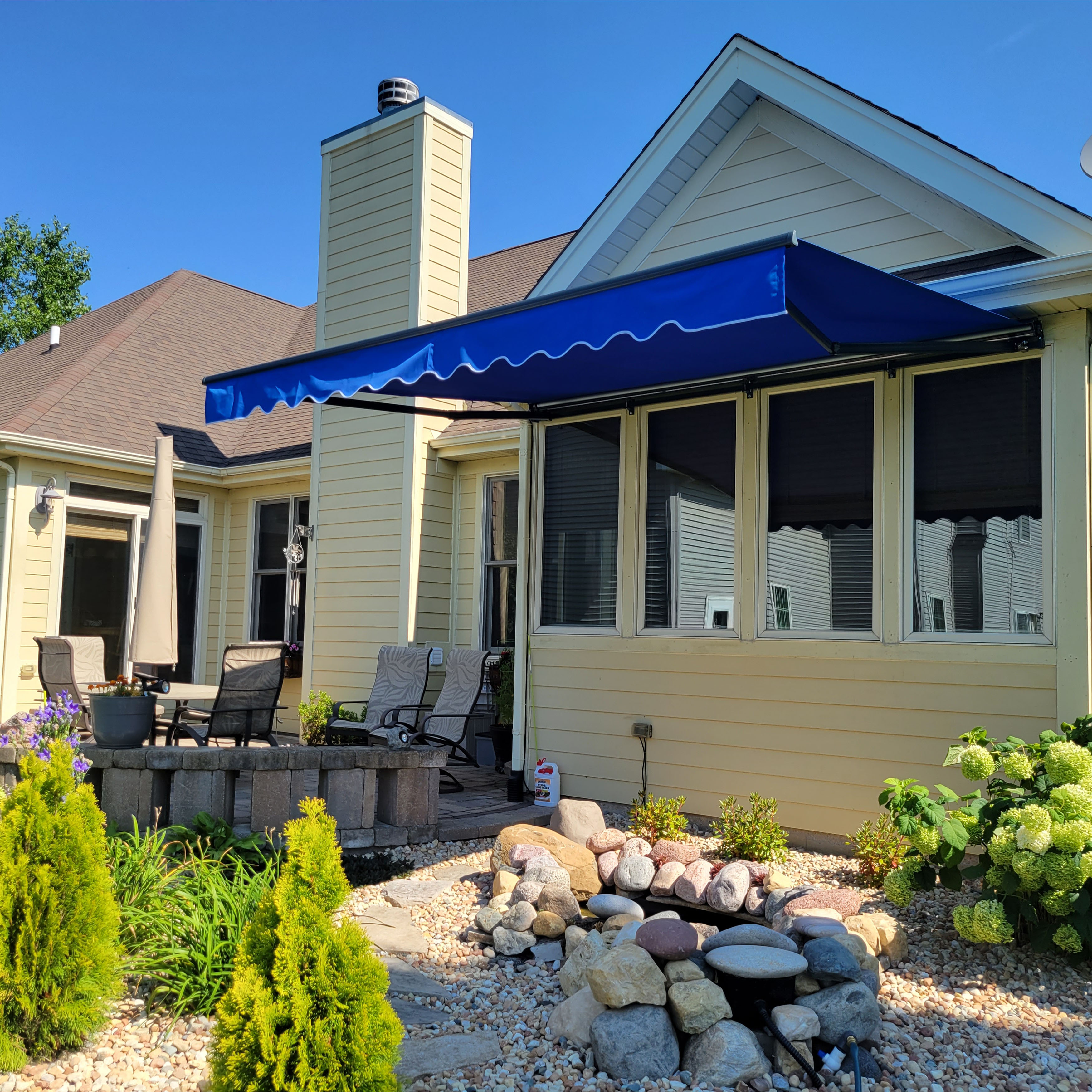 ALEKO 6.5' x 5' Retractable Patio Awning, Blue Color