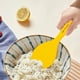 thumbnail image 4 of Cuchara de arroz, utensilio de cocina, cabezal de nailon de una pieza y mango de madera para servir, resistente a los arañazos y al calor, para uso diario con ollas y arroceras., 4 of 9