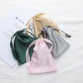 thumbnail image 3 of Conjunto de dos piezas de bolsa de tela para máscara de ojos de seda de imitación, se puede almacenar, conjunto de máscara de ojos para dormir, máscara de ojos con sombreado portátil, venta al por, 3 of 6