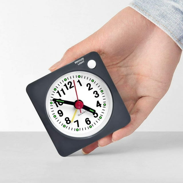 NiuDu Mini Réveil Horloges de Chevet Non Tic-Tac à Batterie Horloge Silencieuse Horloge Analogique Silencieuse avec Veilleuse pour la Randonnée