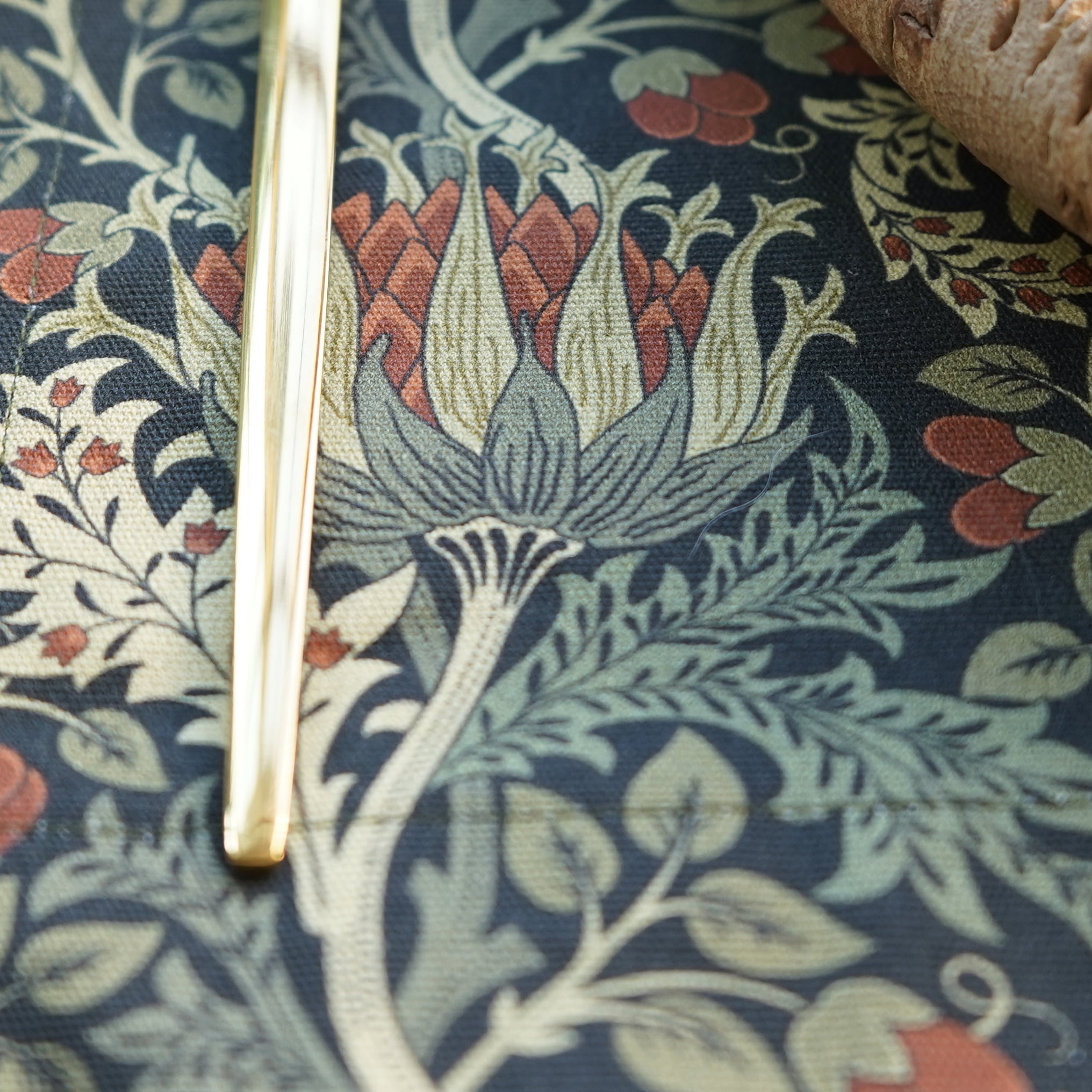 PATTERNLANDS Scottish Thistle Cotton Print Placemats - Set of 4, Floral Dining Table Décor, 14"x20"(L）