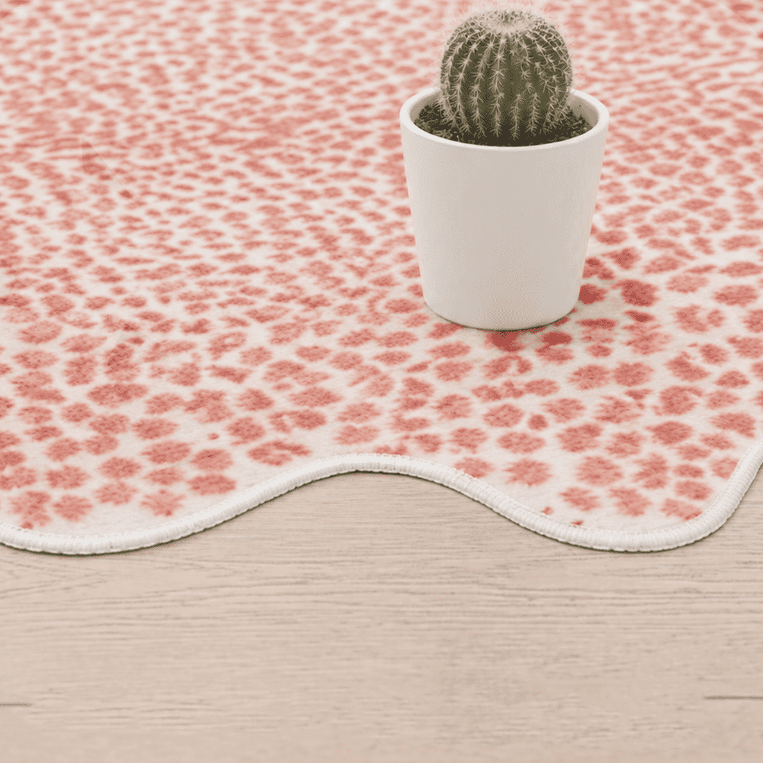 VALOMENE Cheetah Print Area Rug, 6' x 8' Leopard Rug, Soft Shaggy Animal Print Carpet for Living Room, Bedroom, Pink Home Decor