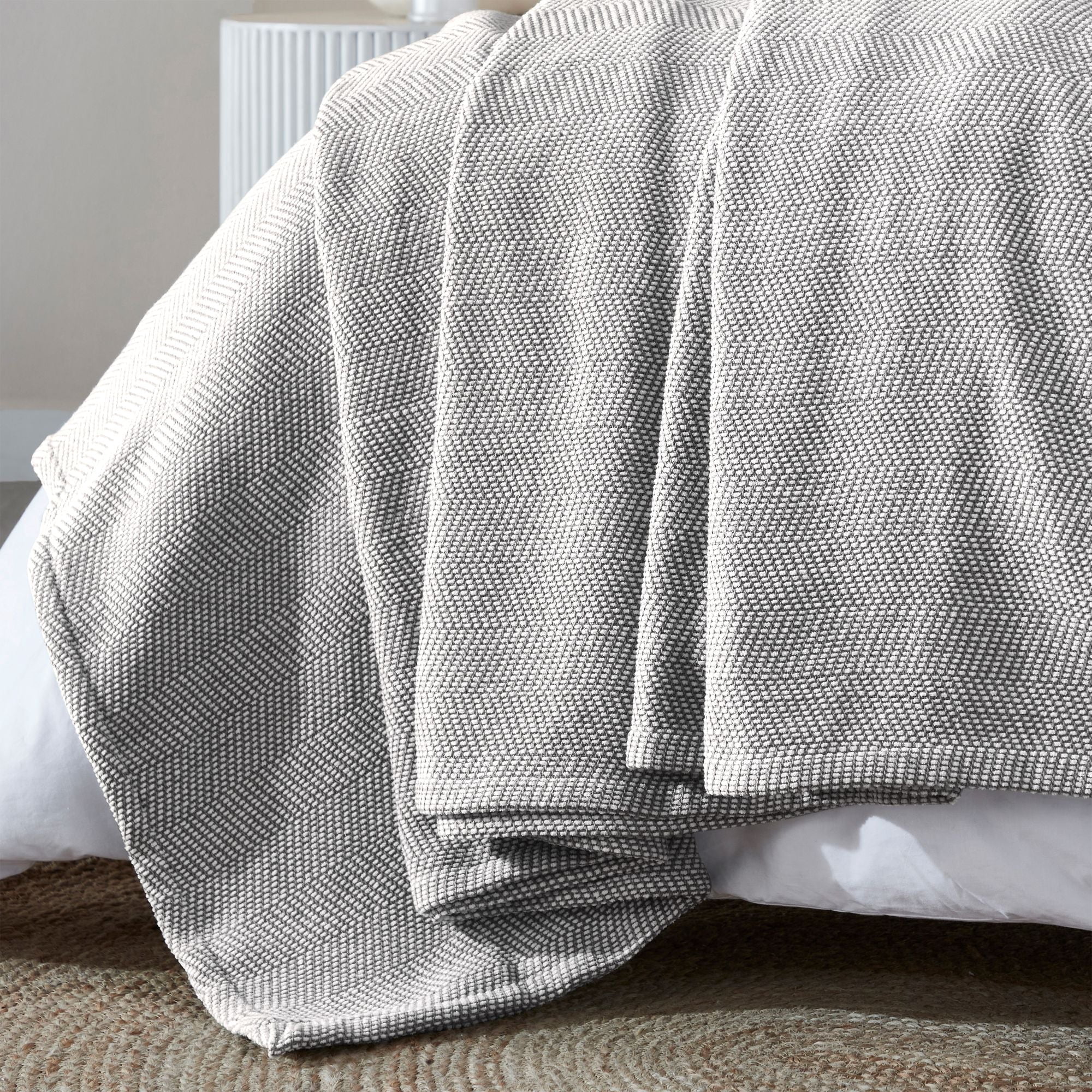 Superior Chrisney Chevron Cotton Blanket, King, Charcoal