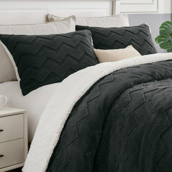 Fluffy Queen Comforter Set - Super Soft Sherpa Black Comforter for Queen Size Bed, Luxury Warm Bedding Set for Winter, Fuzzy Bed Set 3 Pieces (1 Comforter, 2 Pillowcases)