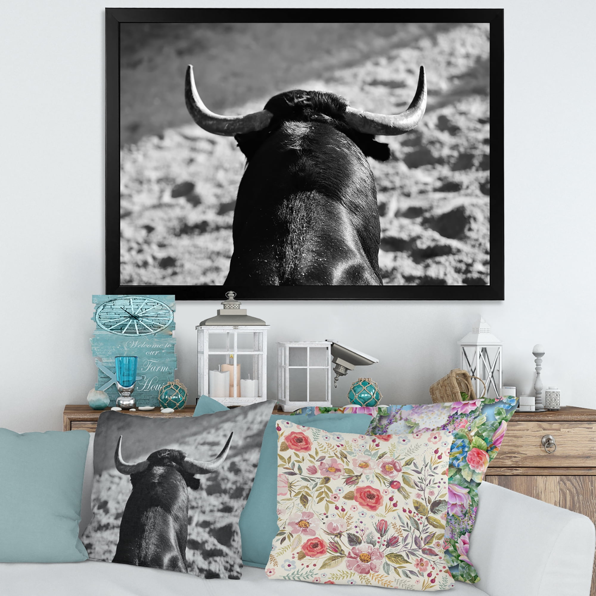 Designart 'Black and White Portrait Of A Spanish Bull II' Farmhouse Framed Art Print