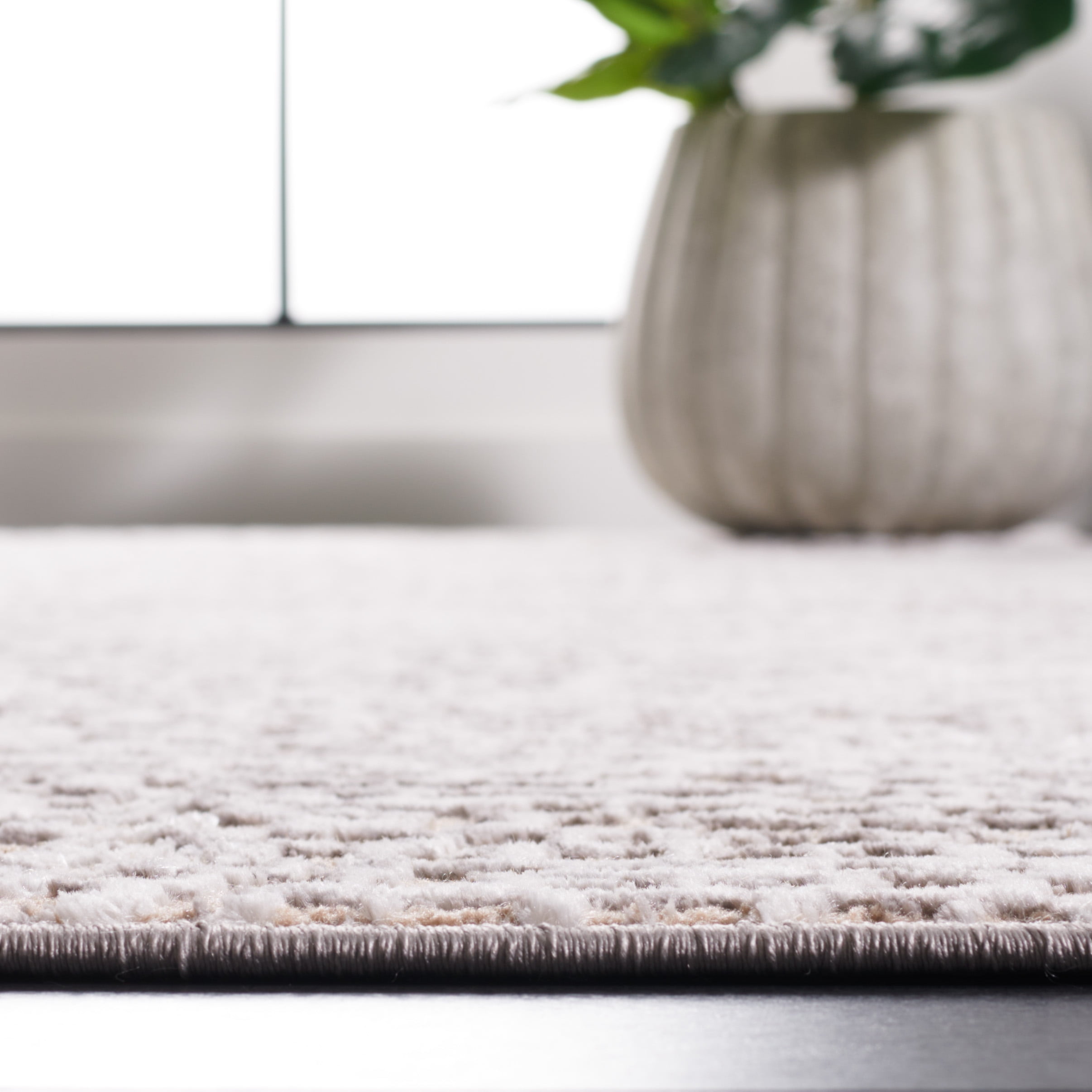 SAFAVIEH Amelia Jimmy Dot-Print Area Rug, Beige/Gray, 5'5" x 7'7"