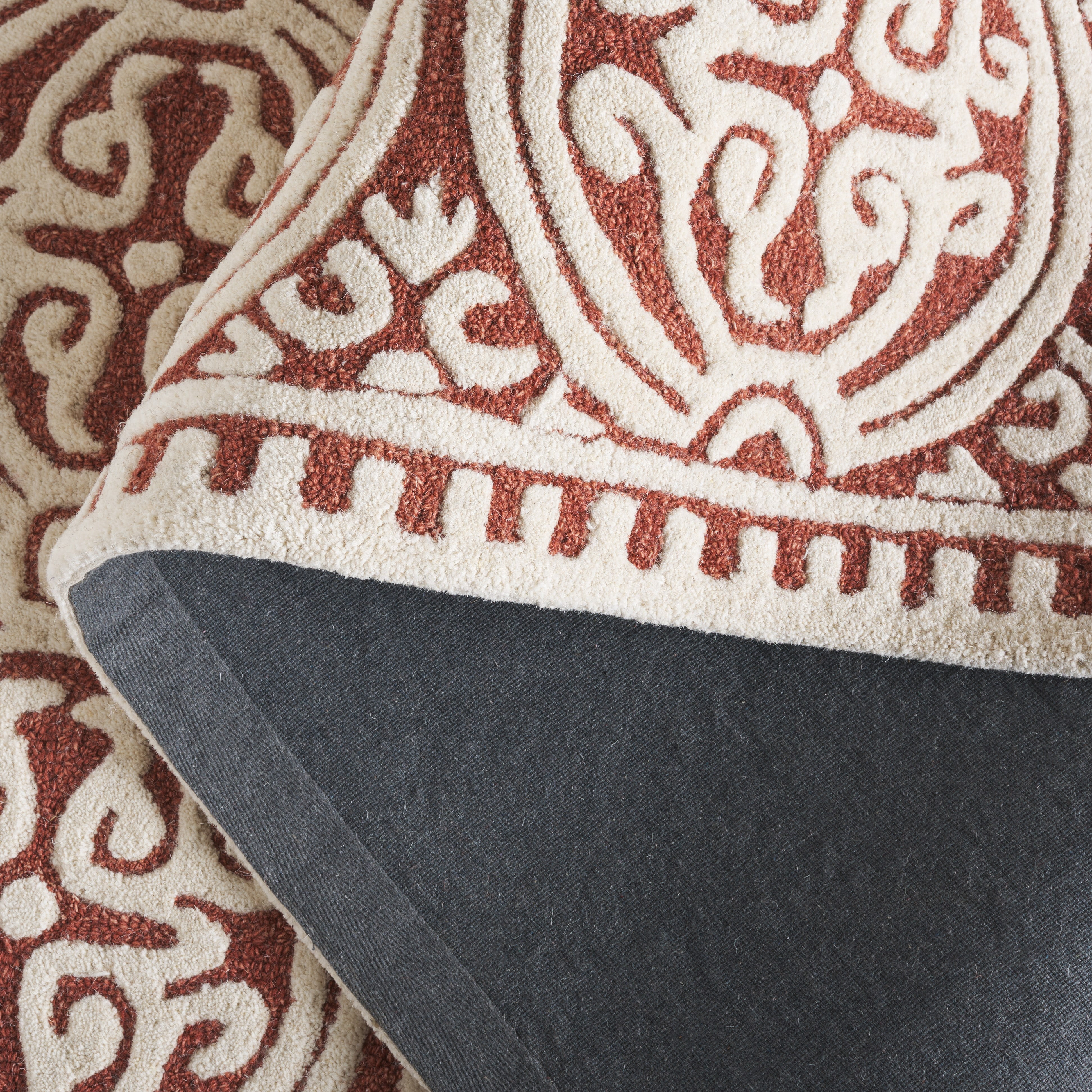 Safavieh Cambridge Leslie Geometric Wool Area Rug, Ivory/Red, 6' x 6' Round