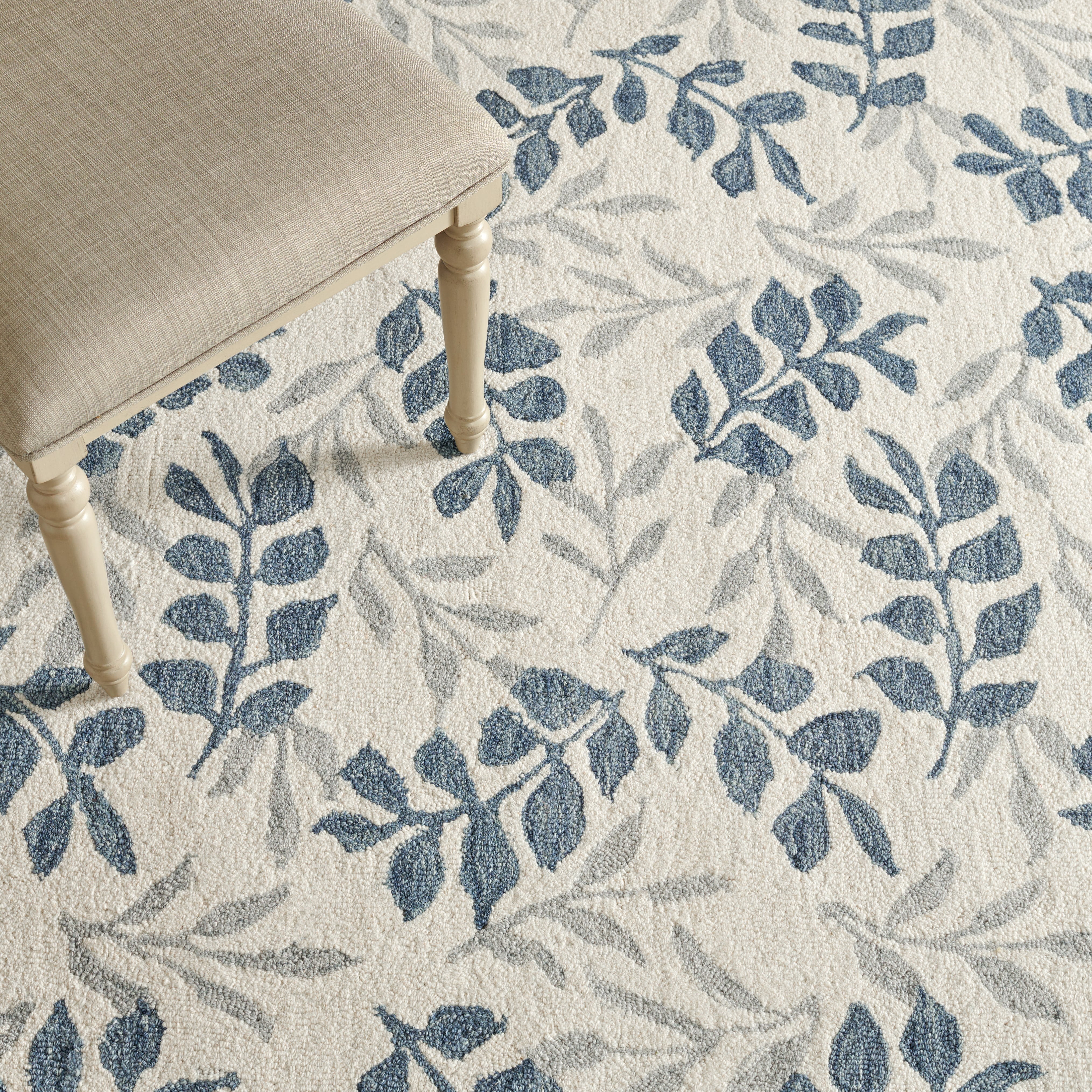 SAFAVIEH Martha Stewart Jardin Floral Area Rug, Ivory/Grey, 5' x 8'