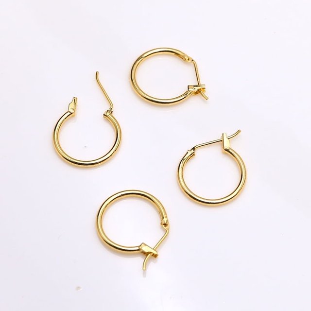 JUNWELL 2PCS Gold Hoop Earrings for Women Small Gold Hoops Classic Gold Hoops Earrings for Women