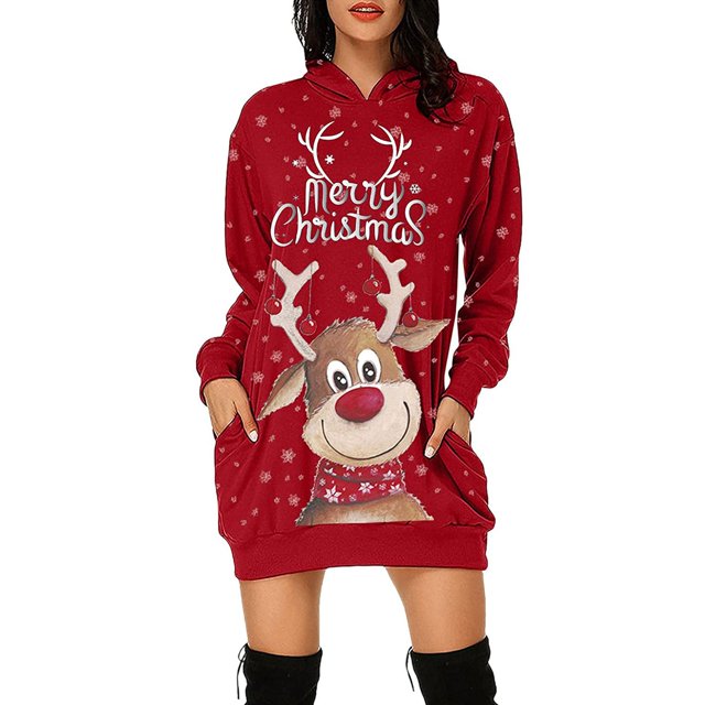 vestido corto de sudadera con capucha y bolsillos con estampado navideño para mujer informal a la moda rojo: vista frontal centrada de un vestido sudadera rojo con capucha y bolsillos canguro, largo hasta el muslo y silueta recta. Estampado frontal grande de reno con nariz roja y texto “Merry Christmas”, pequeños copos de nieve por toda la prenda, puños y dobladillo acanalados; ideal para encuentros navideños informales y uso diario cómodo.