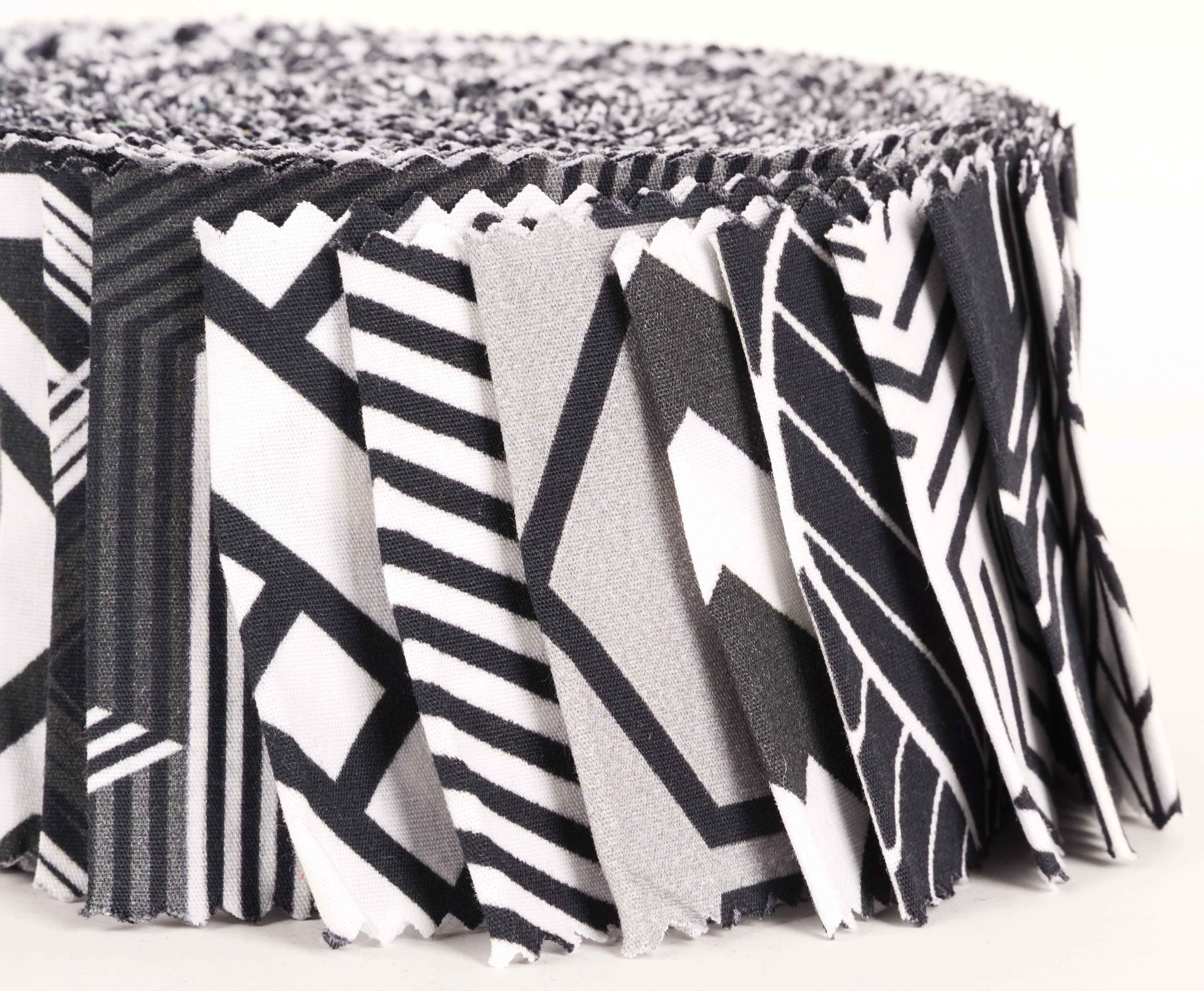 Soimoi 40Pcs Geometric Print Cotton Precut Fabrics For Quilting Craft Strips 2.5 inches Jelly Roll - White & Black
