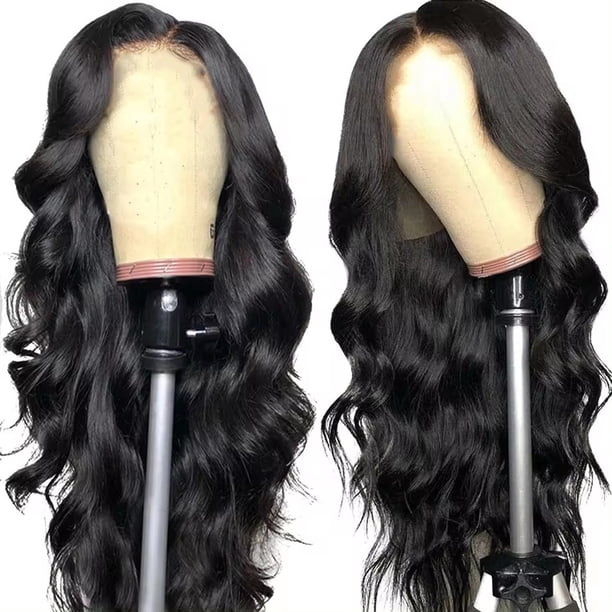 Peluca de mujer de cabello largo ondulado y rizado con flequillo natural en el centro.