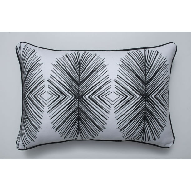 18.5" Black and White Tulum Corded Rectangular Throw