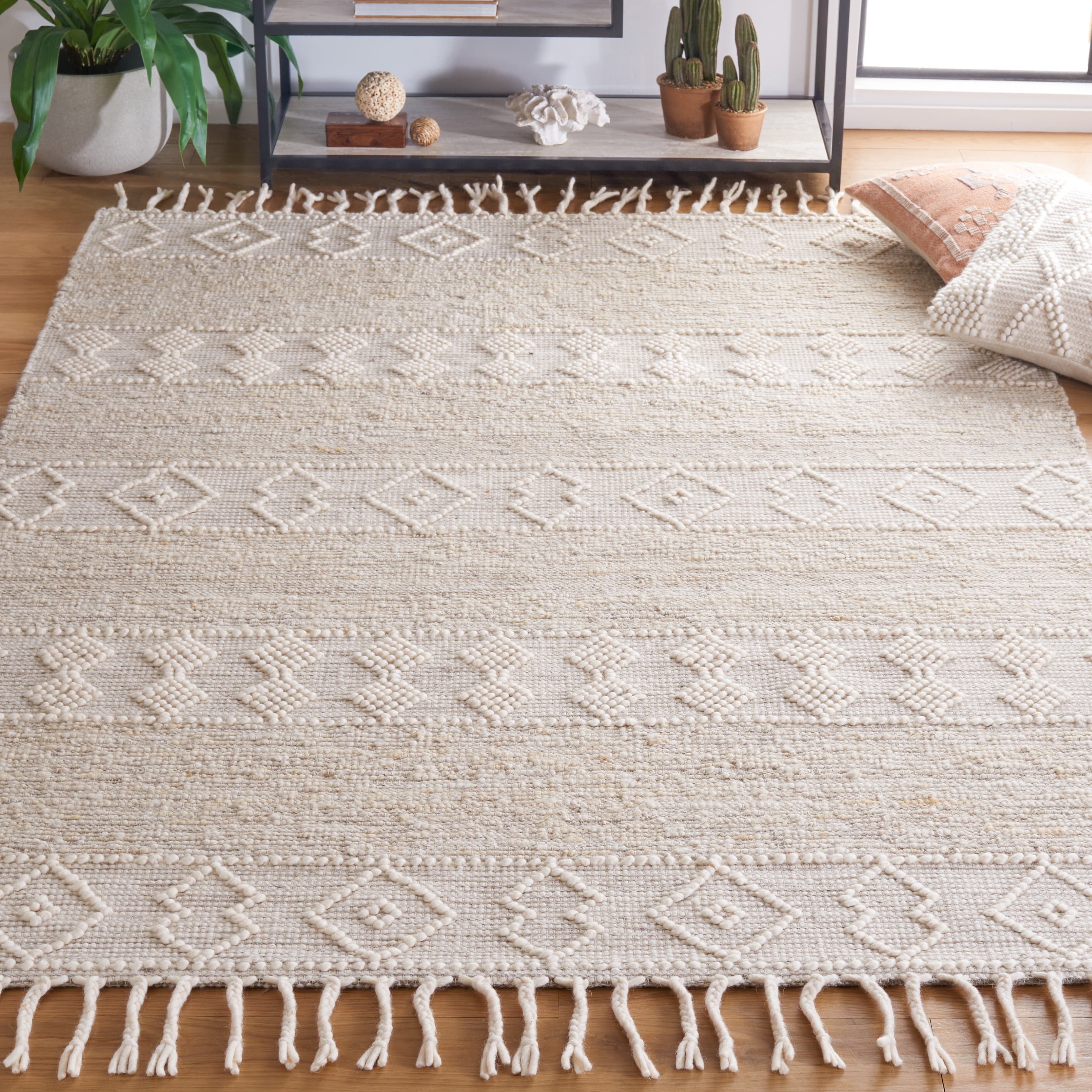 SAFAVIEH Natura Caitriona Southwestern Area Rug, Ivory/Beige, 6' x 9'