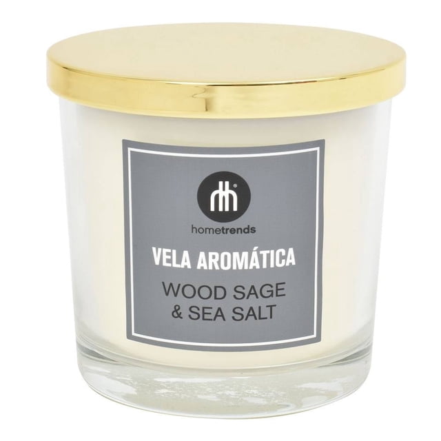 Vela Aromática Hometrends Dorado Wood Sage & Sea Salt en frasco de cristal con tapa dorada, ideal para aromatizar y decorar cualquier espacio del hogar u oficina con su fragancia Wood Sage & Sea Salt que brinda confort y relajación.