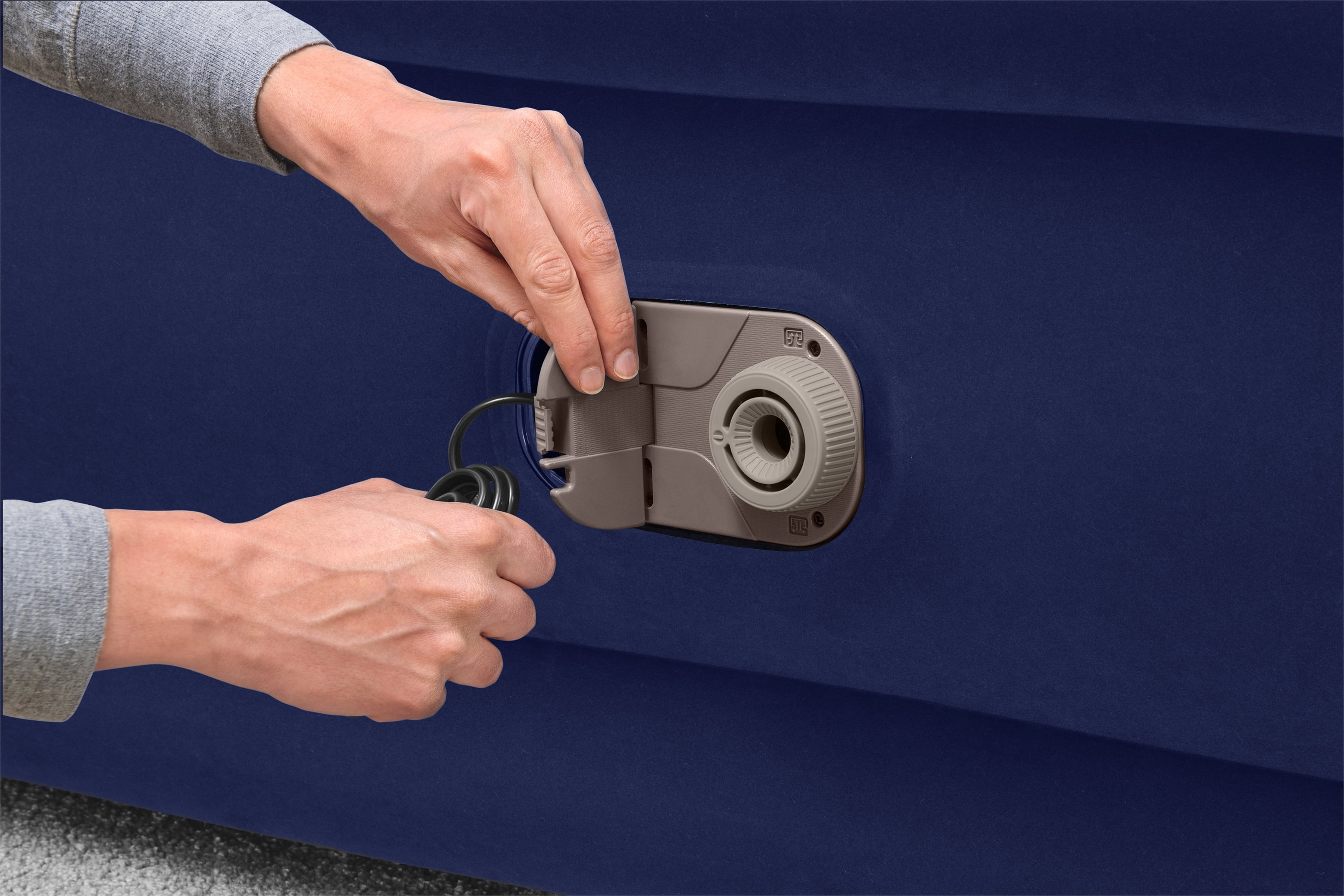 Bestway Tritech Air Mattress Queen 22 in. with Builtin AC Pump and