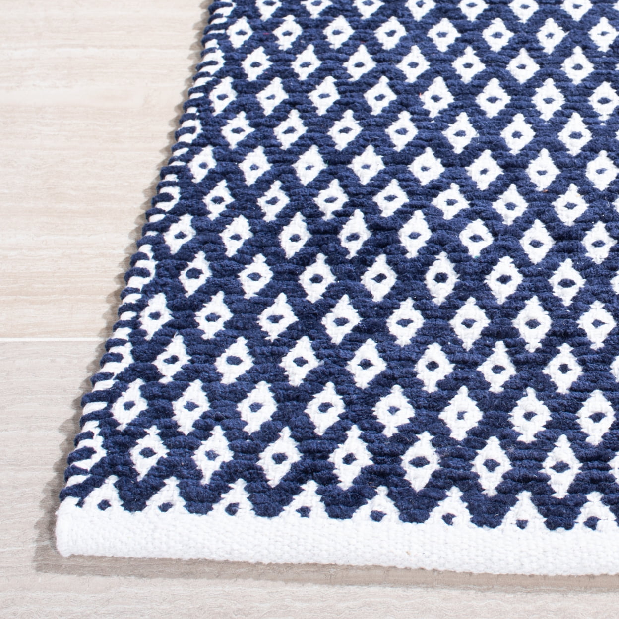 SAFAVIEH Boston Angelica Diamond Trellis Cotton Runner Rug, Navy, 2'3" x 7'