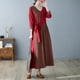 thumbnail image 2 of El vestido de patchwork rojo vino tiene escote en V con tapeta inclinada y plisado suelto., 2 of 8