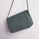 thumbnail image 5 of Bolso cruzado de color sólido para mujer, con tela texturizada, cierre de giro, correa de cadena para el hombro, cartera pequeña y ligera para uso casual, viajes y diario., 5 of 9