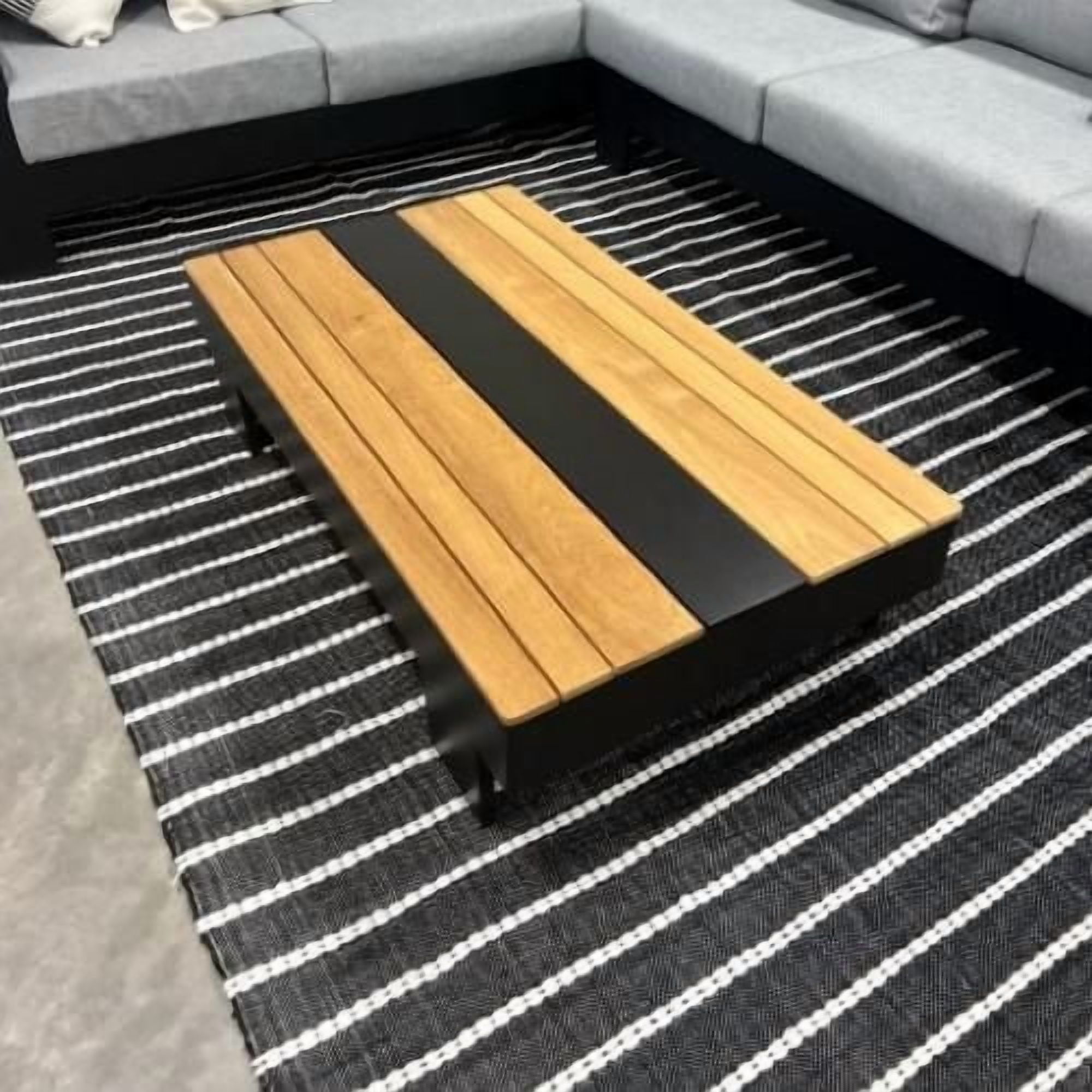 Graphite rug 5'x7' - Black and natural stripe