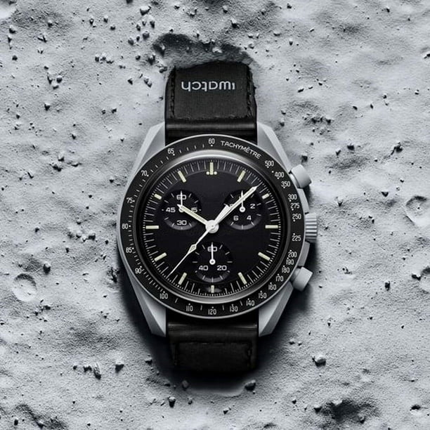 Los amantes miran el reloj de cuarzo cronógrafo de seis pines de la misión lunar espacial conjunta de la luna