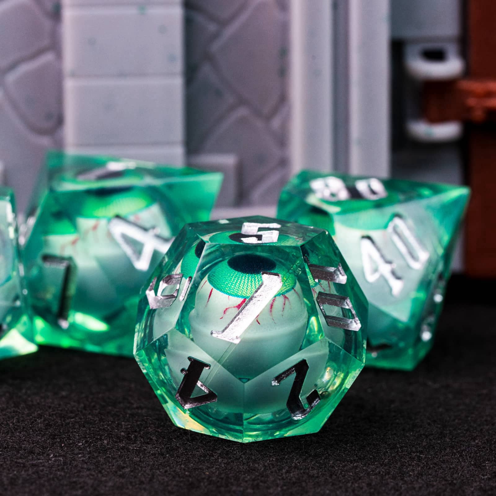 Cusdie Sharp Edges DND Dice, Death Peeping Eyes Liquid Core Dice, 7 PCs D&D Dice, Handcrafted Polyhedral Dice Set, for TTRPG Role Playing Game Pathfinder