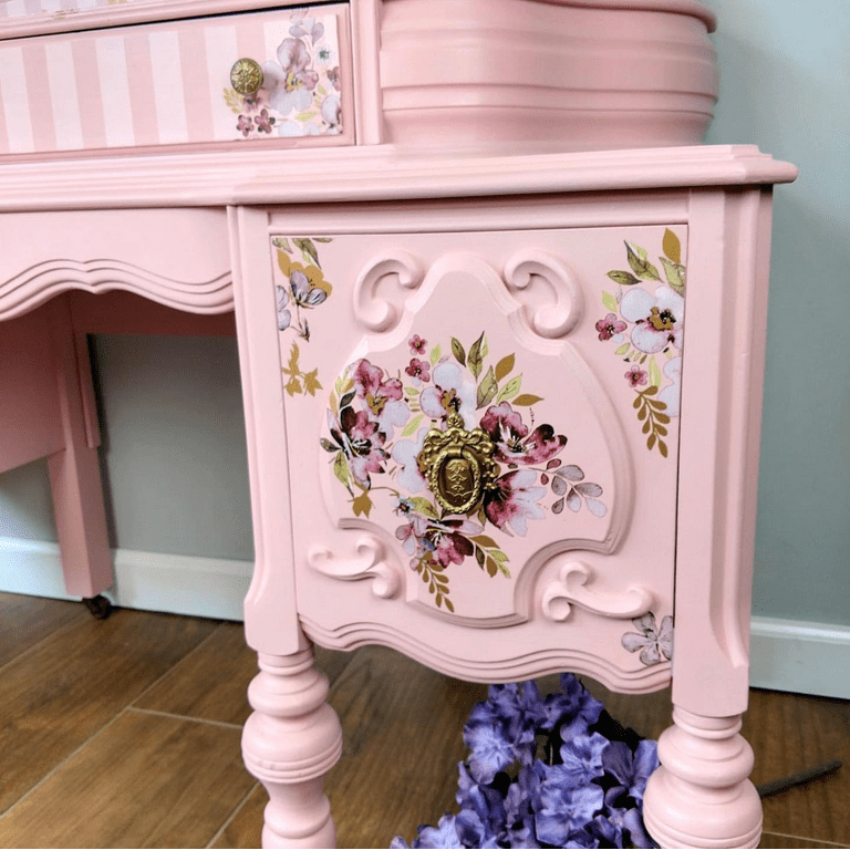  Chalky Chicks Premium Chalk Style Paint for Furniture
