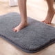thumbnail image 5 of Alfombras de baño de microfibra, extra gruesas y suaves, 31.5 x 19.7 pulgadas, absorbentes, con respaldo antideslizante para un secado rápido, de felpa, para baño principal y tocador., 5 of 8