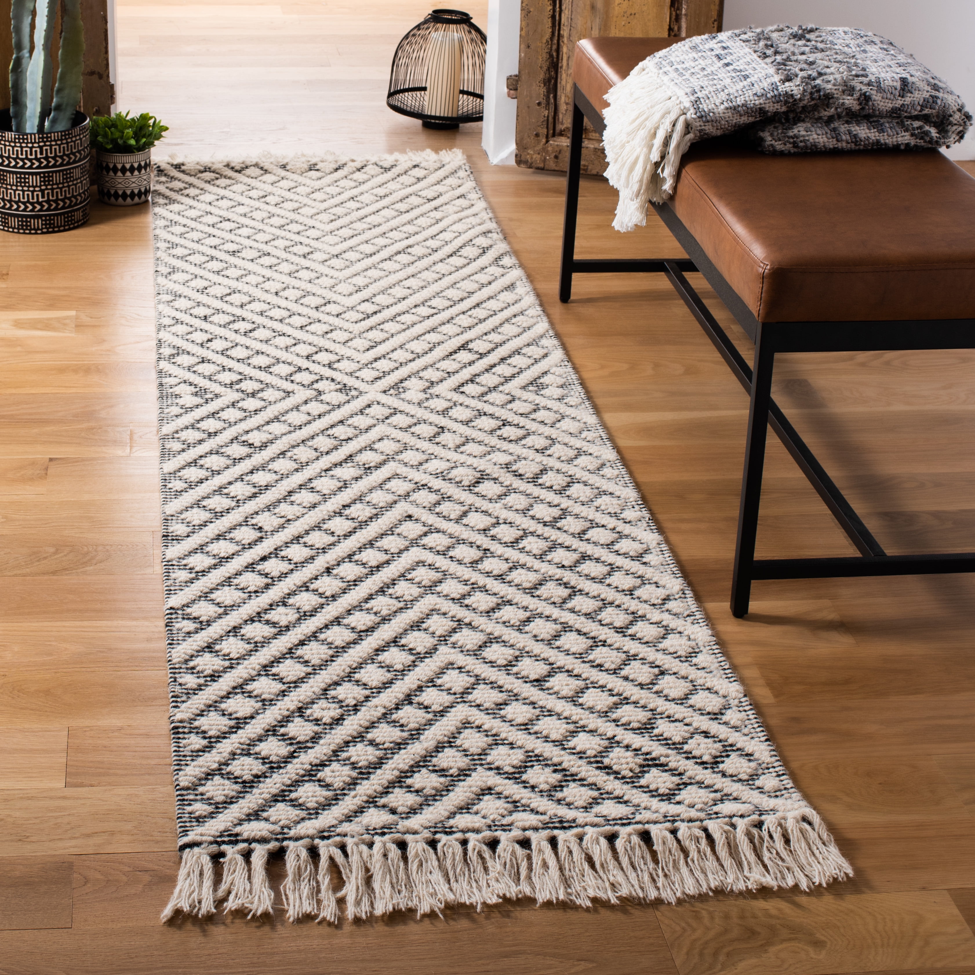 SAFAVIEH Natura Calanthia Geometric Runner Rug, Ivory/Black, 2'3" x 14'