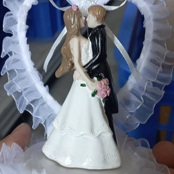 Wedding Couple Figurine Cake Topper Resin Romantic Couple Cake Topper Birthday