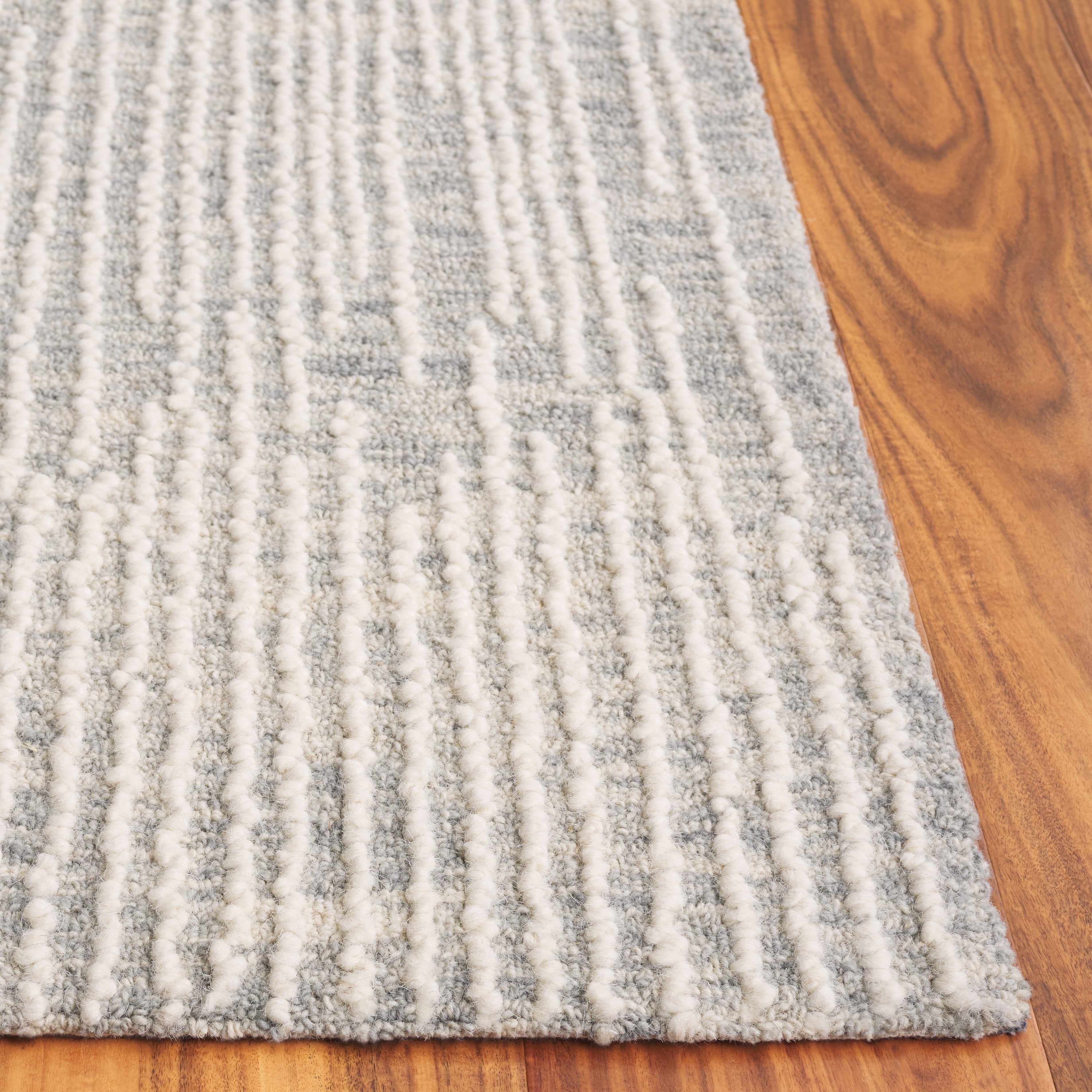 SAFAVIEH Abstract Nina Striped Geometric Area Rug, Light Gray/Ivory, 5' x 8'