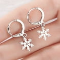 thumbnail image 5 of Fiudx Hermosos Pendientes de Gancho con Forma de Corazón de Melocotón y Copo de Nieve, 5 of 5