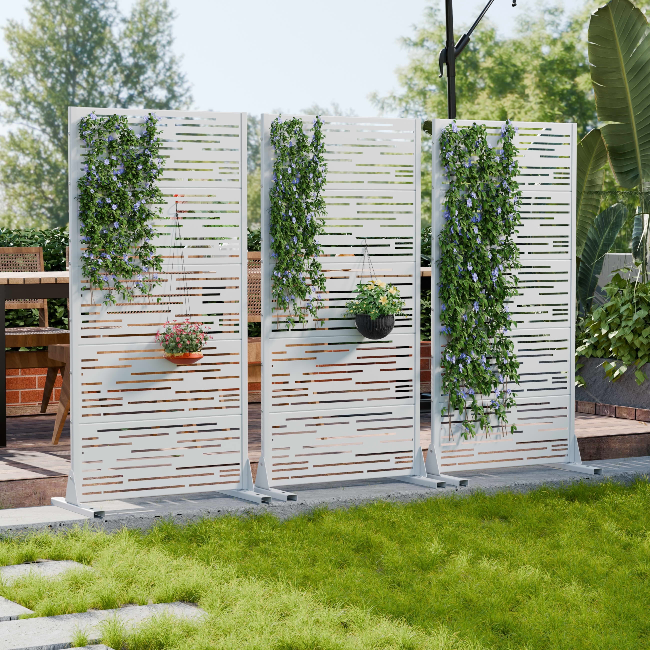 MAYEERTY Outdoor Metal Privacy Screen 5ft White, 5-Panel Light & Shadow Pattern, Rust-Resistant for Garden