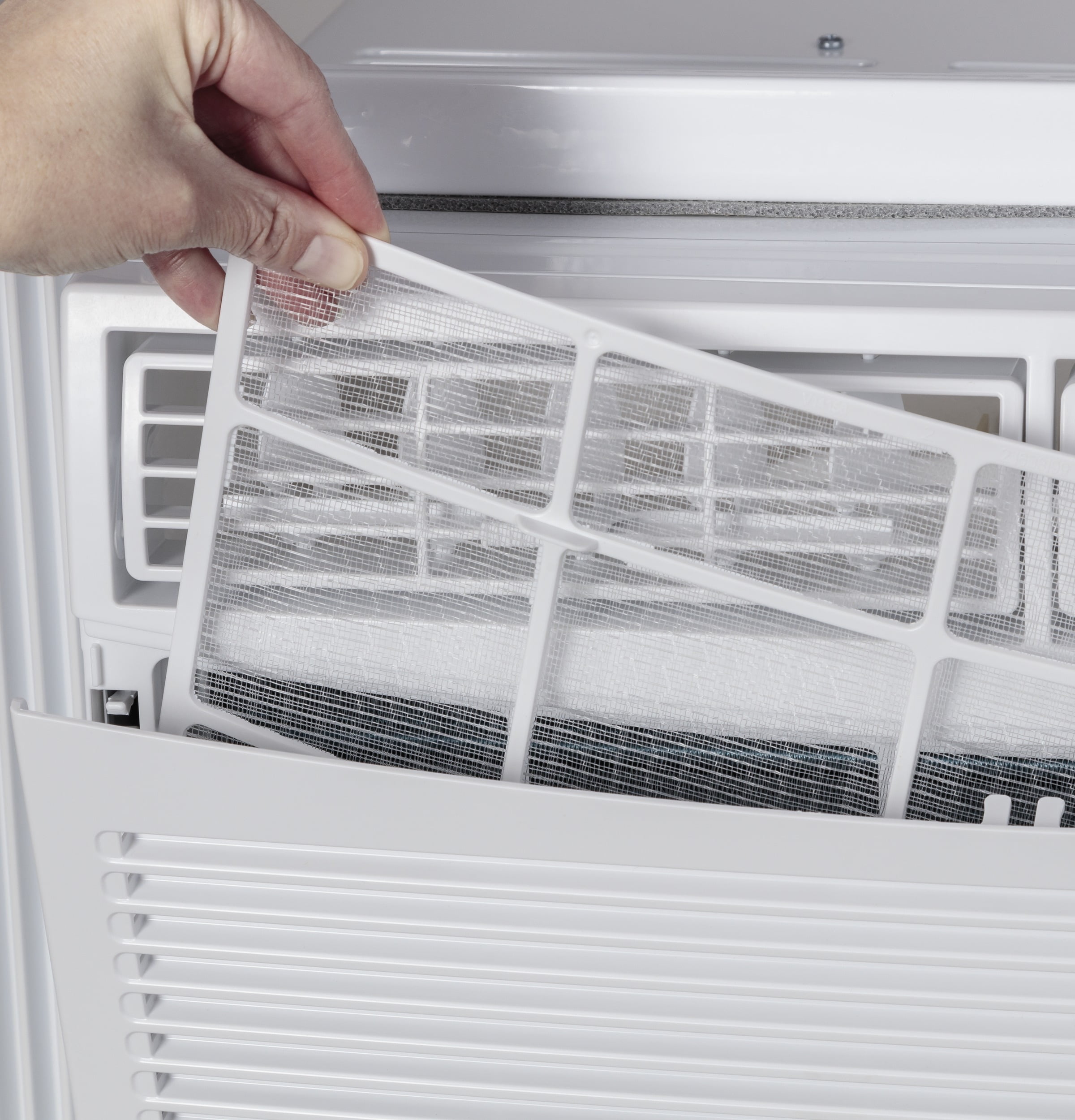 GE Appliances 12,000 BTU 115-Volt Window Air Conditioner with Wi-Fi and Eco  Mode for Large Rooms, White, AEG12AZE - Walmart.com