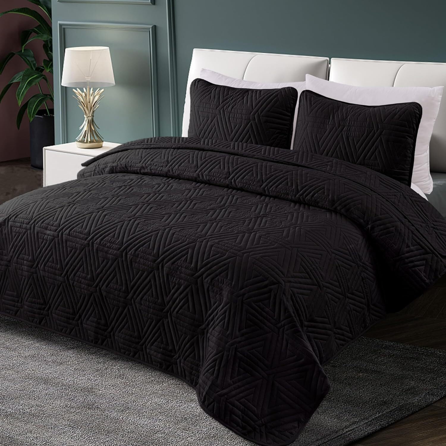 Whale Flotilla 3-Piece King Size Quilt Set for All Season, Classic Geometric Pattern Bedding Set with 2 Pillow Shams, Soft and Lightweight, Black
