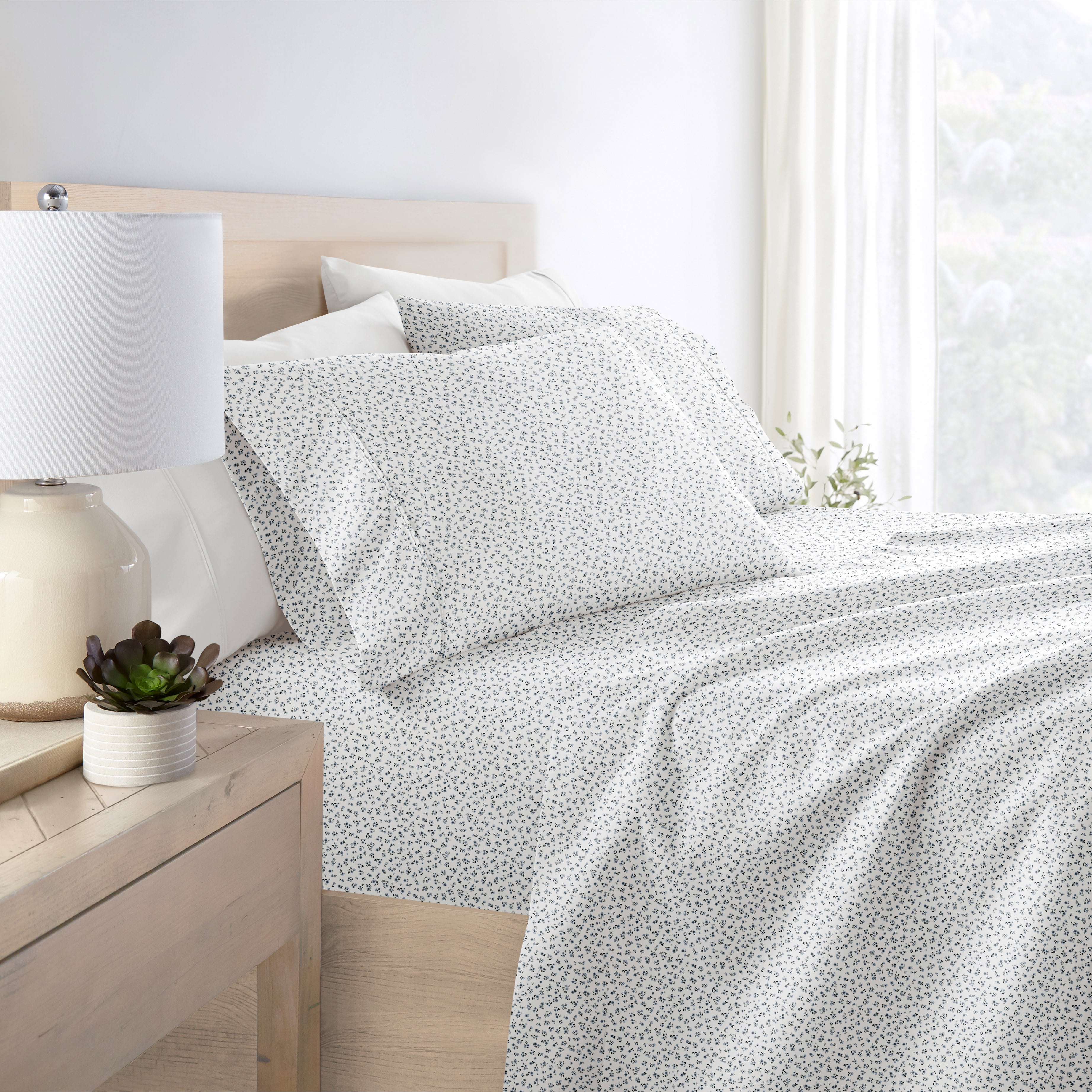 Noble Linens 4 Piece Pattern Microfiber Bed Sheets Set, Ditsy Blossom Light Blue, Full
