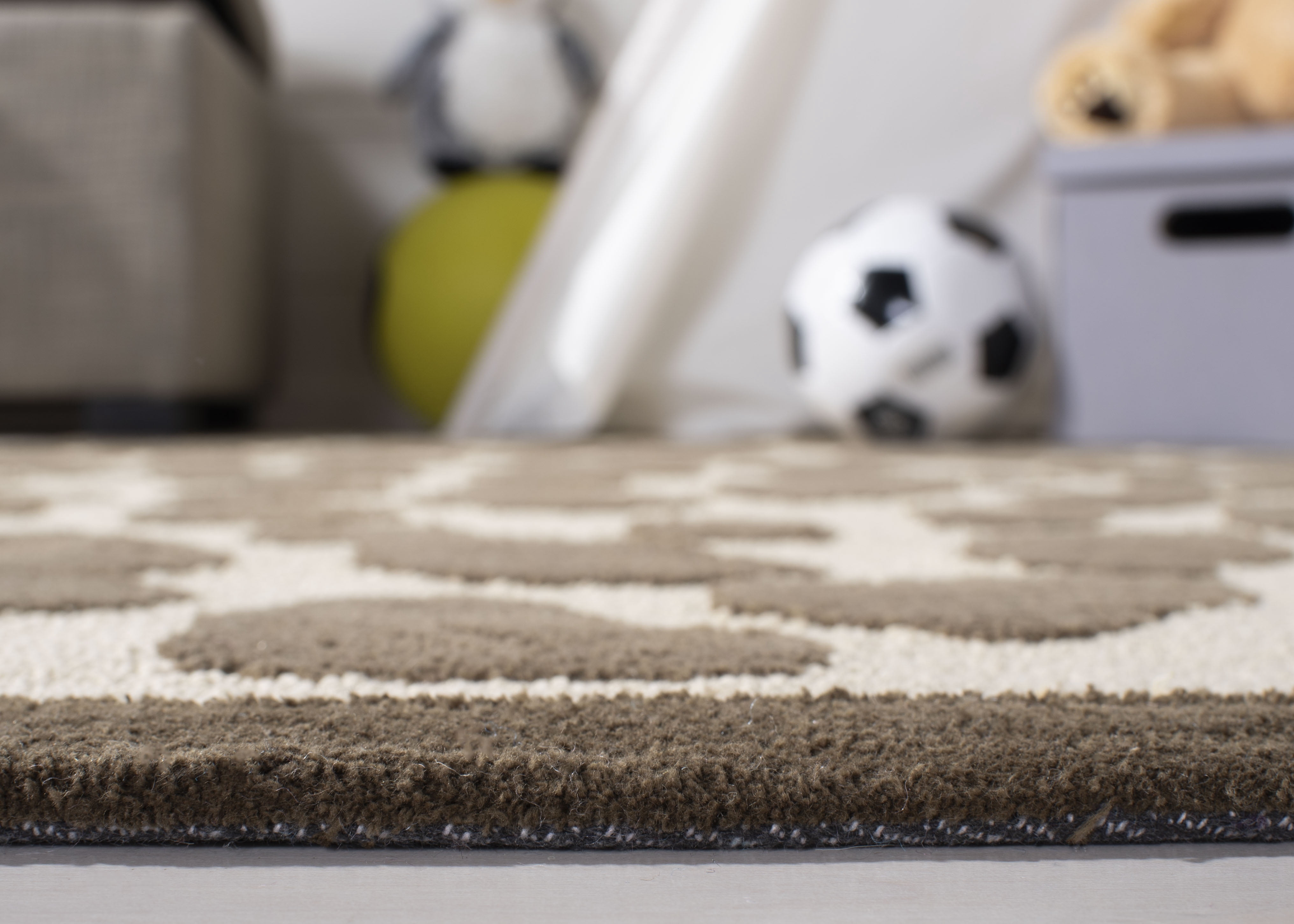 SAFAVIEH Kids Animal Lepoard Print Area Rug, Ivory/Grey, 5' x 8'