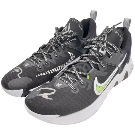 Giannis Antetokounmpo Autographed Black Nike Immortality Shoes Milwaukee Bucks Size 15 Pair Beckett BAS QR 197431