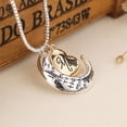 thumbnail image 3 of Collar con colgante de corazón grabado para el Día de la Madre. dorado, 3 of 9