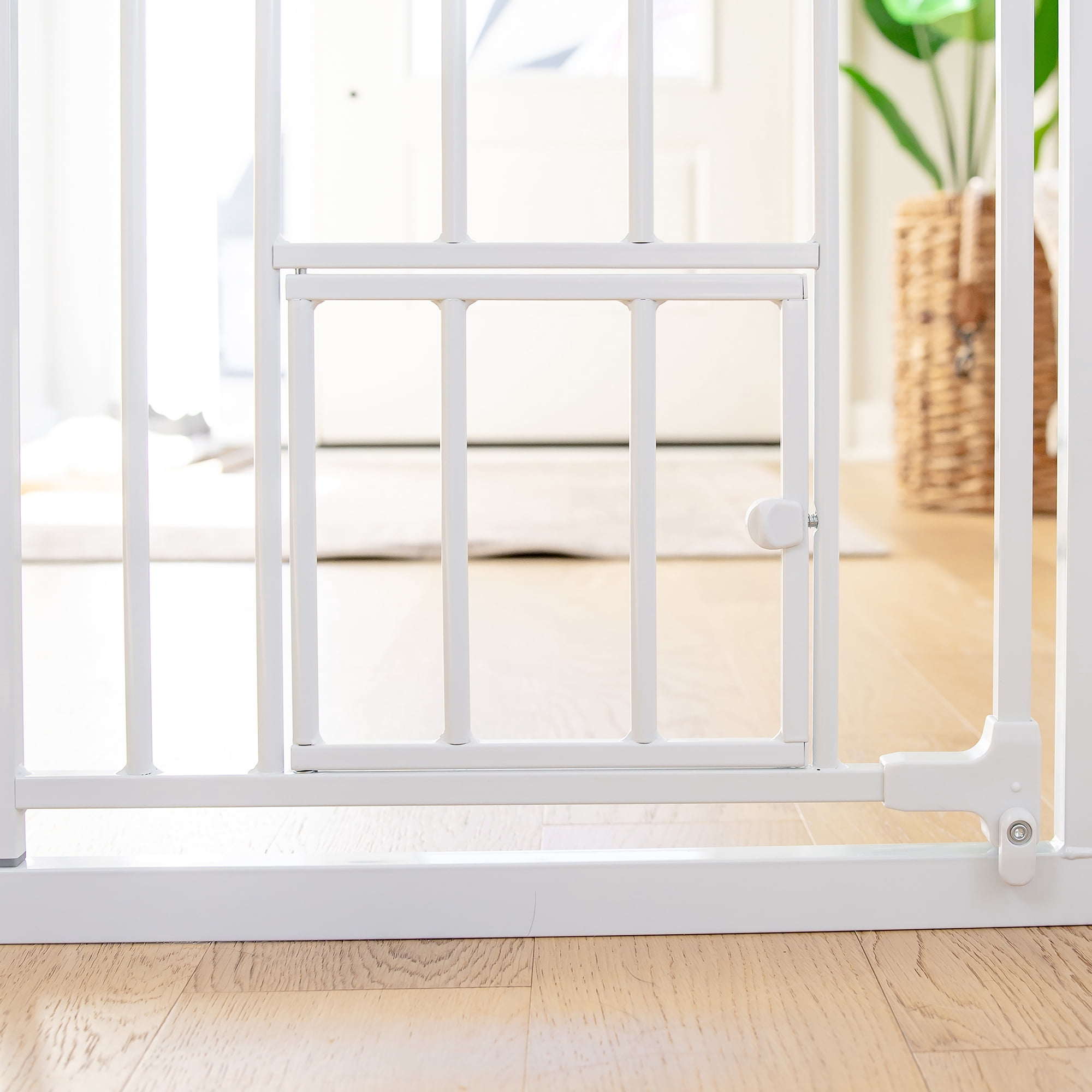 Carlson Wide Flexi Configurable Walk Through Pet Gate, White, 50" to 76" L x 28" H