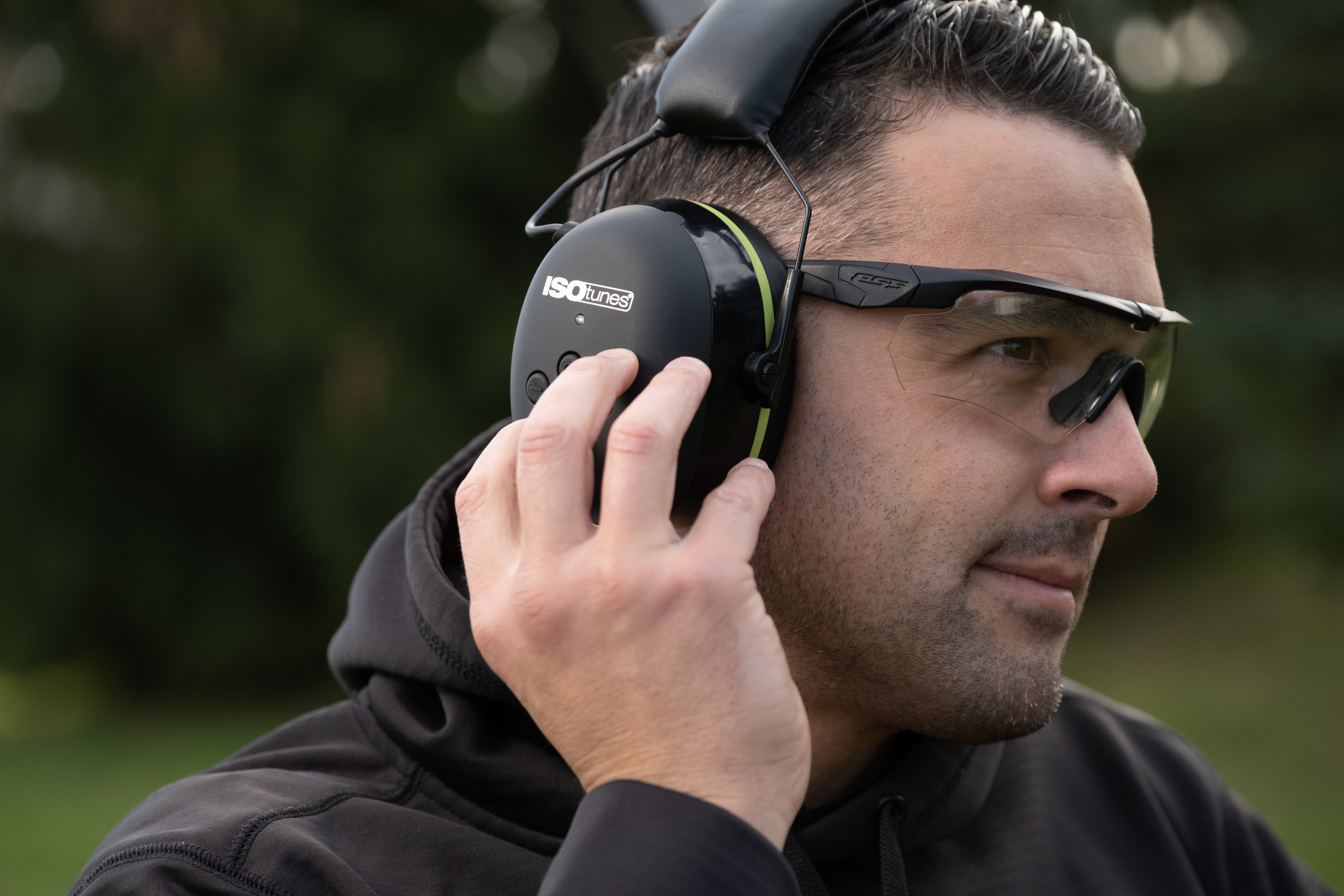 ISOtunes AIR DEFENDER Bluetooth Earmuffs: Comfortable Wireless Hearing  Protection with 40 Hour Battery Life