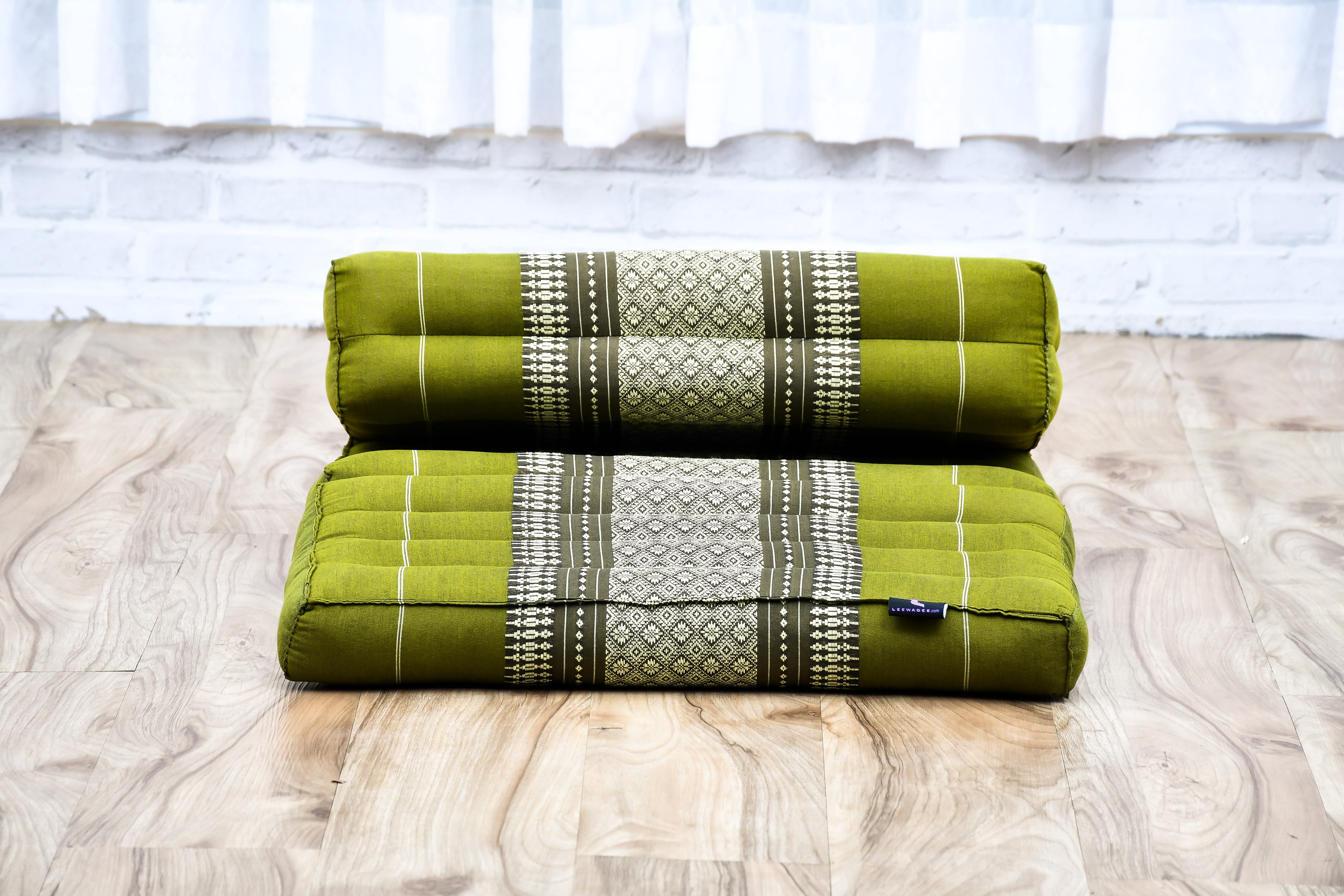 Leewadee Foldable Floor Mattress – 2 in 1 Floor Meditation Mat for Yoga and Relaxation, Seating Futon with Kapok, 20 x 28 inches, Green