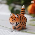 thumbnail image 1 of Adorno de gato tallado en madera hecho a mano, innovador y práctico, con dibujos de animales pequeños y bonitos para decoración de escritorio, 1 of 5