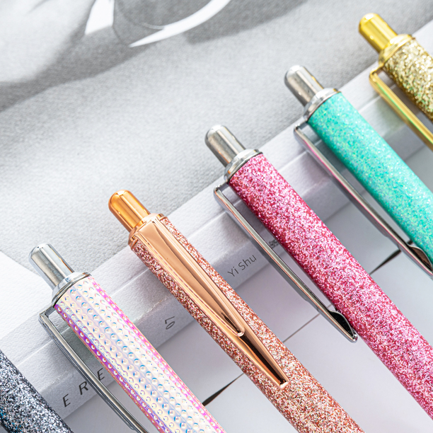 Bolígrafo de metal creativo con forma de bolígrafo para estudiantes y niñas con polvo dorado