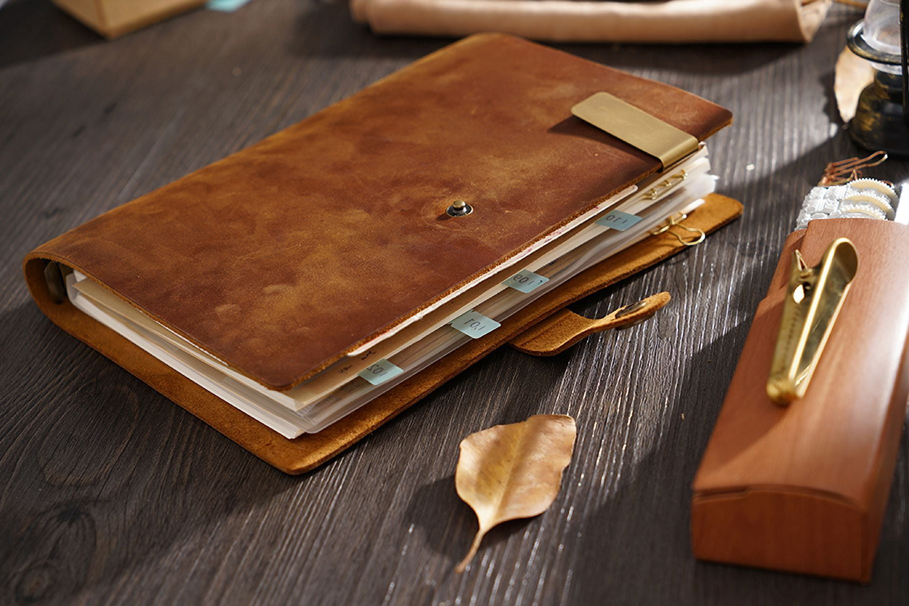 KISSKI·H Olvido A5 Leather Binder Refillable Journal, 6 Ring Travelers Notebook, Leather Notebook Holder, Vintage Diary Planner Organizer with Snap Button, Gift for Women/Men, Brown