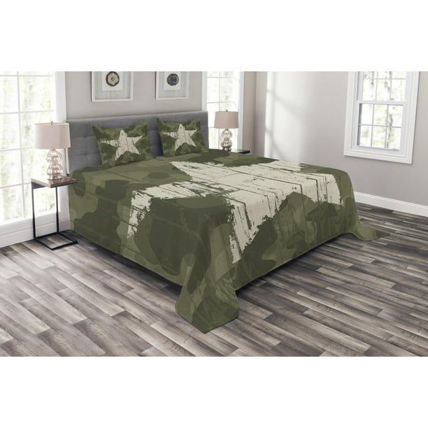 Camouflage Bedspread Set, Grungy Star Figure on Camoflage Background