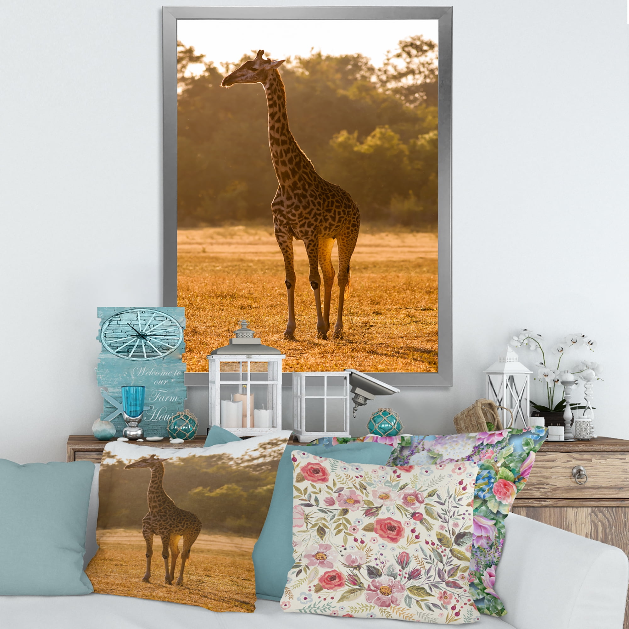 Designart 'African Giraffe In The Wildlife II' Farmhouse Framed Art Print