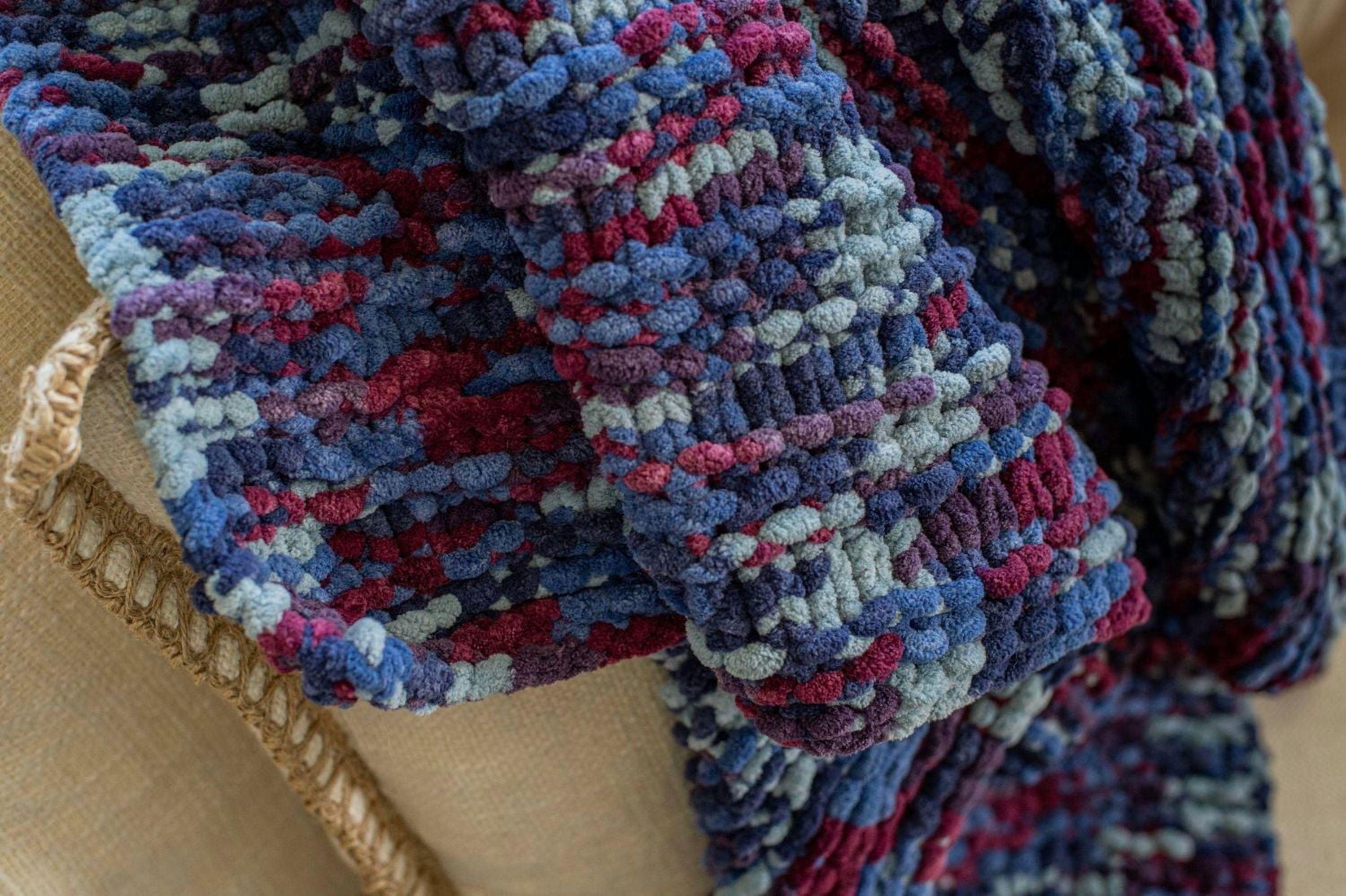 Lion Brand Cover Story™ Yarn #6 Super Bulky Yarn 1000g/ 547m 1 Cake