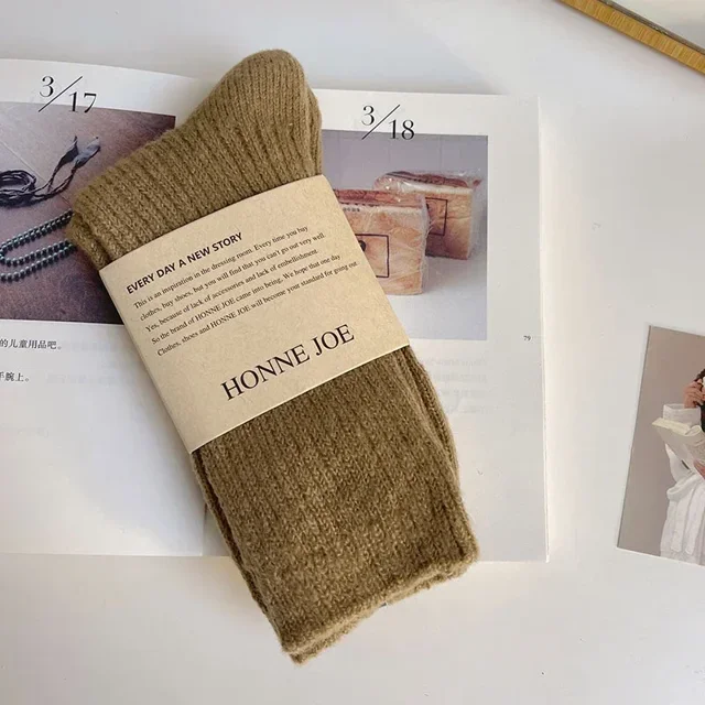Calcetines largos térmicos de lana de Cachemira para mujer, medias gruesas y cálidas, moda japonesa Harajuku, Color sólido, invierno, nuevo