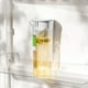 thumbnail image 4 of Jarra de Agua Fría de 2 L con Tapa - Dispensador de Bebidas de Plástico para Té Helado, Limonada y Agua con Infusión - para Cocina, Hogar, Fiestas y Bares - Blanco o Verde, 4 of 5